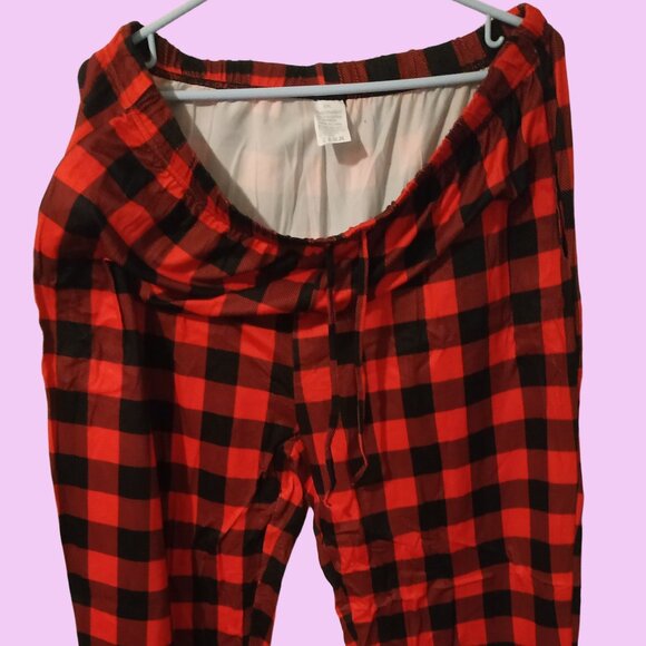 Long Sleeve Two Piece Pajamas Set - Black Shirt and Plaid Pants with Pockets - Picture 9 of 11